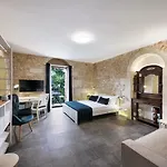 Centosedici Bed & Breakfast 4*